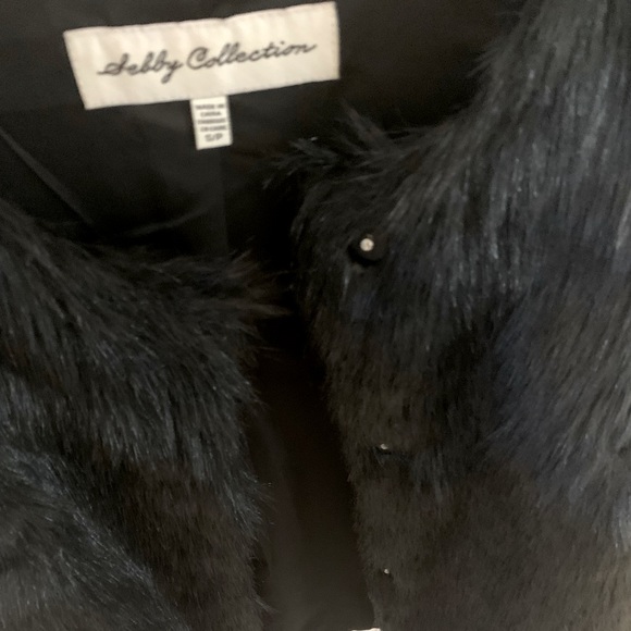 BLACK FAUX FUR VEST - Picture 2 of 8